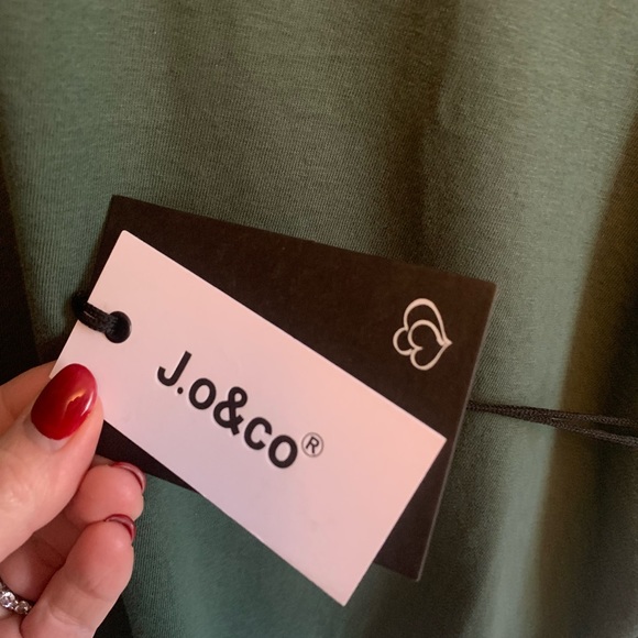 NWT cropped tee - Picture 2 of 3